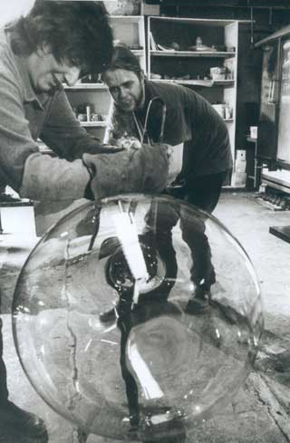 Cutting the hotglass